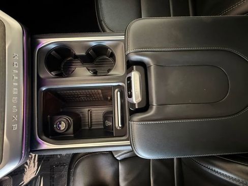 Used 2025 Ford Expedition Platinum AWD/4WD image 22