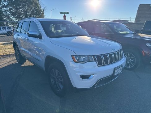 Used 2017 Jeep Grand Cherokee Limited image 2