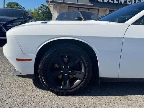 Used 2015 Dodge Challenger SXT RWD image 15