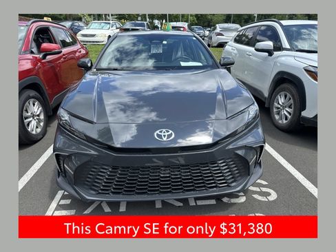Used 2025 Toyota Camry SE FWD image 1