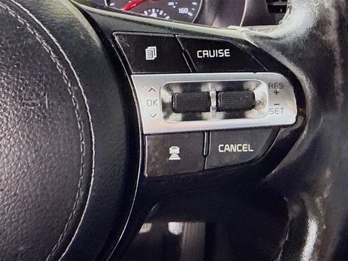 Used 2017 Kia Cadenza Technology FWD image 15