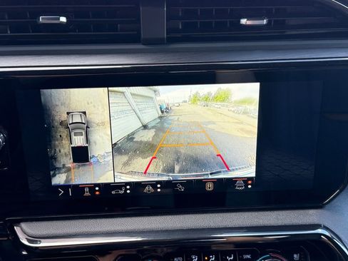 Used 2025 GMC Sierra 1500 AT4 w/ Technology Package AWD/4WD image 15