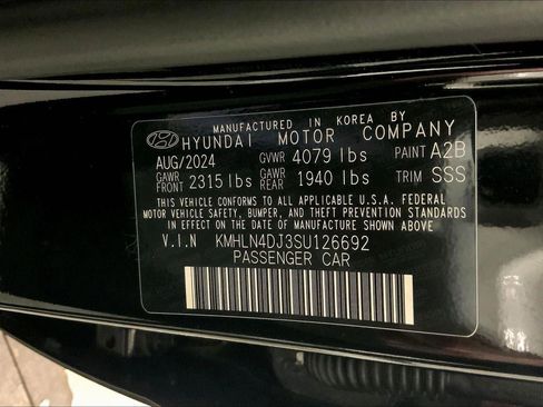 Used 2025 Hyundai Elantra Limited FWD image 32
