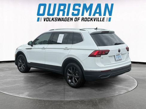Used 2022 Volkswagen Tiguan SE w/ Panoramic Sunroof Package AWD/4WD image 4