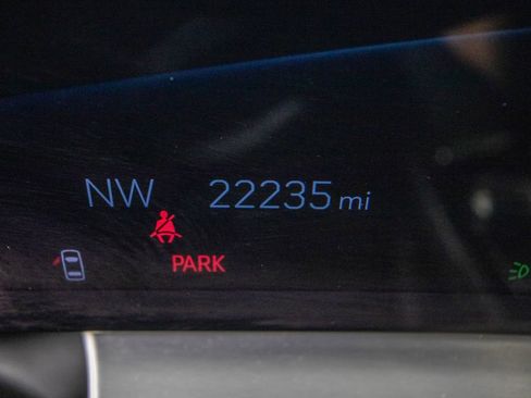 Used 2023 Cadillac Lyriq 2WD image 22