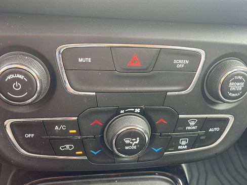 Used 2019 Jeep Compass Limited AWD/4WD image 19