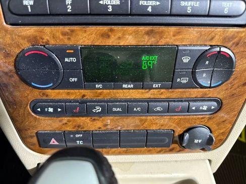 Used 2005 Ford Freestyle Limited AWD/4WD image 25