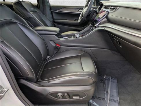 Used 2025 Jeep Grand Cherokee Limited w/ Black Appearance Package image 22