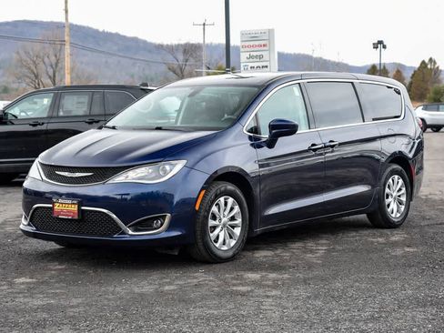 Certified 2019 Chrysler Pacifica Touring Plus image 7
