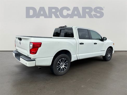 Used 2023 Nissan Titan SV image 7