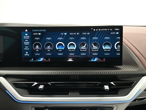 Used 2023 BMW XM AWD/4WD image 16