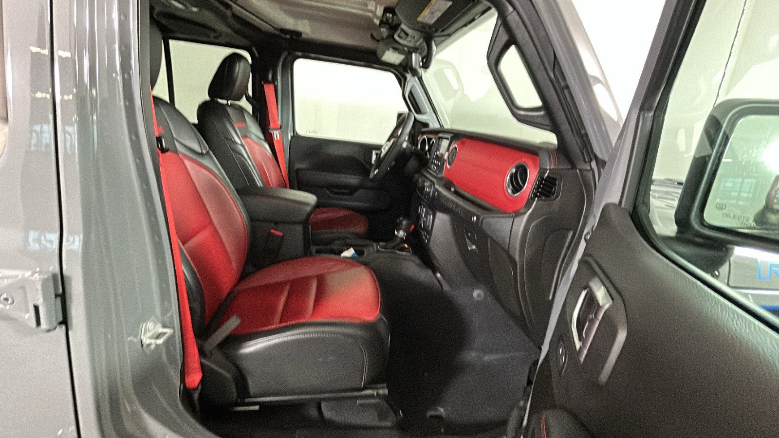 Used 2023 Jeep Wrangler Unlimited Rubicon 4xe AWD/4WD image 35