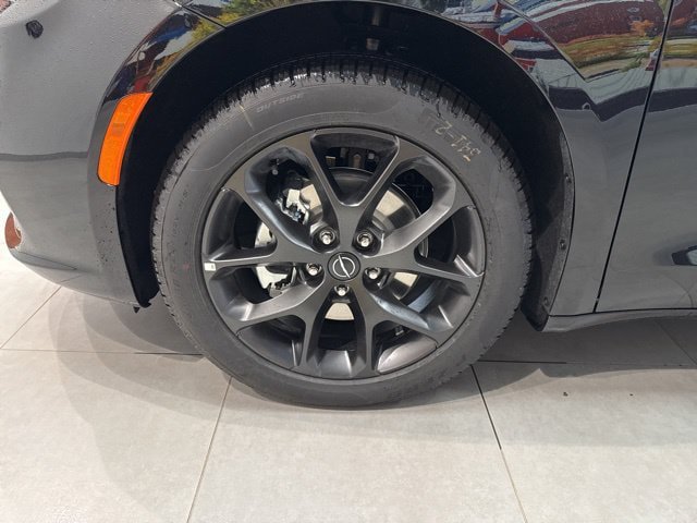 New 2026 Chrysler Pacifica Select w/ S Appearance Package FWD image 13
