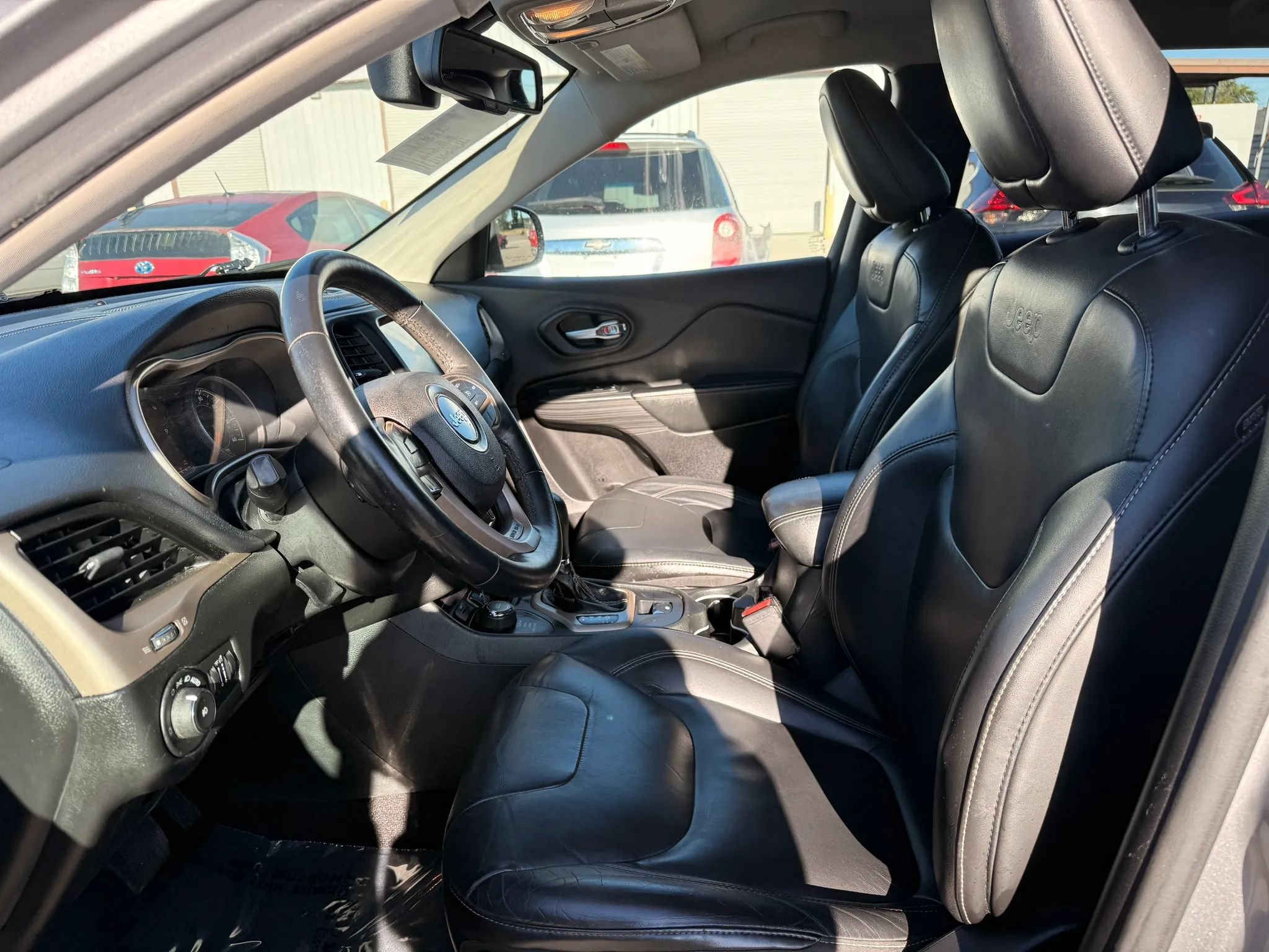 Used 2015 Jeep Cherokee Limited AWD/4WD image 2