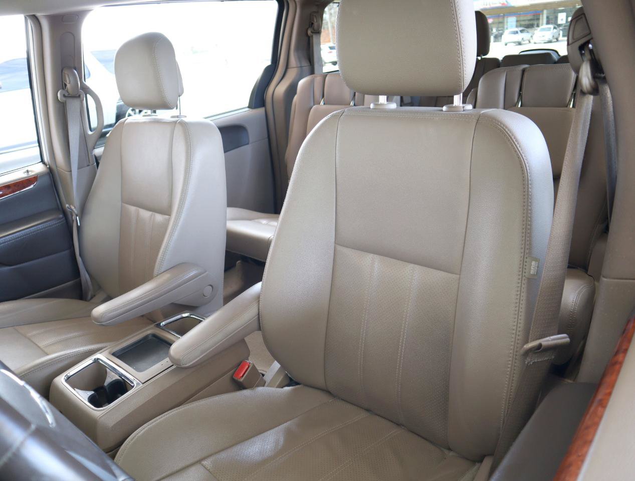 Used 2016 Chrysler Town & Country Touring-L w/ Driver Convenience Group FWD image 20