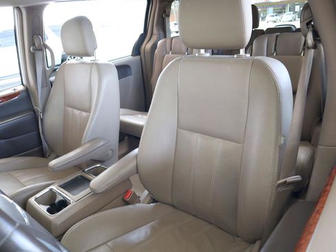 Used 2016 Chrysler Town & Country Touring-L w/ Driver Convenience Group FWD image 20