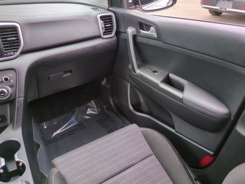 Used 2020 Kia Sportage LX w/ LX Popular Package FWD image 17