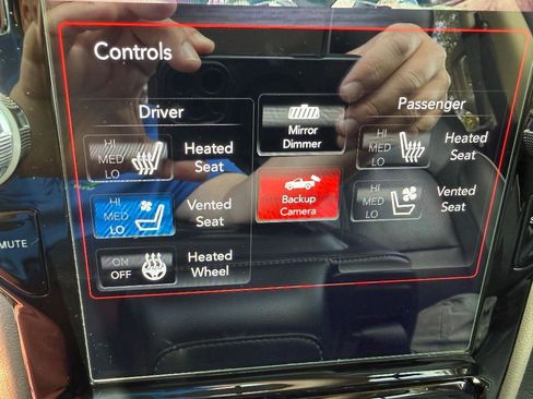 Used 2020 RAM 1500 Laramie AWD/4WD image 16