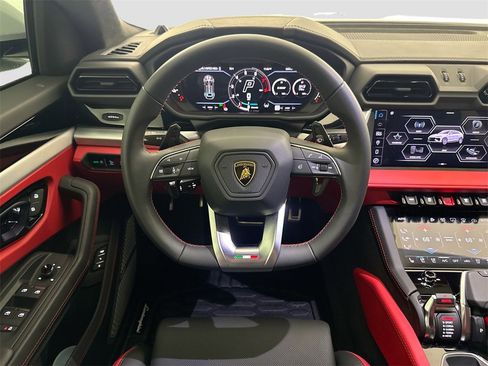Used 2025 Lamborghini Urus SE image 11