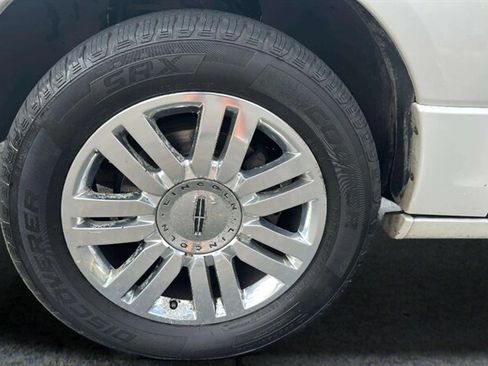 Used 2012 Lincoln Navigator 4WD image 30