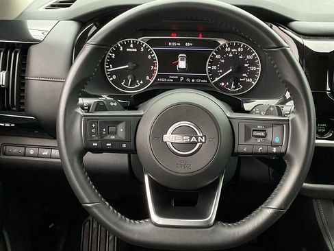 Used 2025 Nissan Pathfinder SV FWD image 20