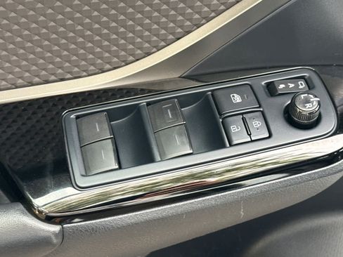 Used 2022 Toyota C-HR Limited FWD image 13