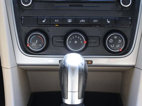 Used 2015 Volkswagen Passat 1.8T Limited Edition FWD image 21