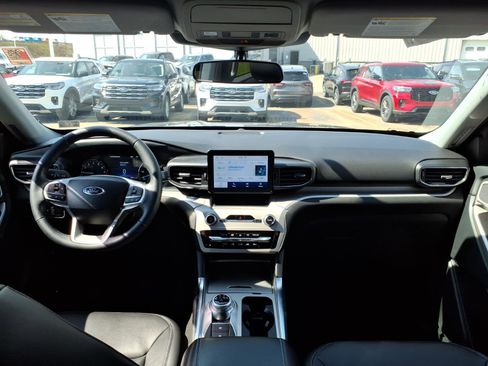 Used 2023 Ford Explorer XLT w/ Equipment Group 202A image 10