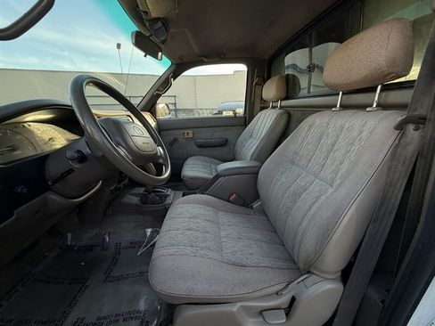 Used 1999 Toyota Tacoma 4x4 Regular Cab image 32