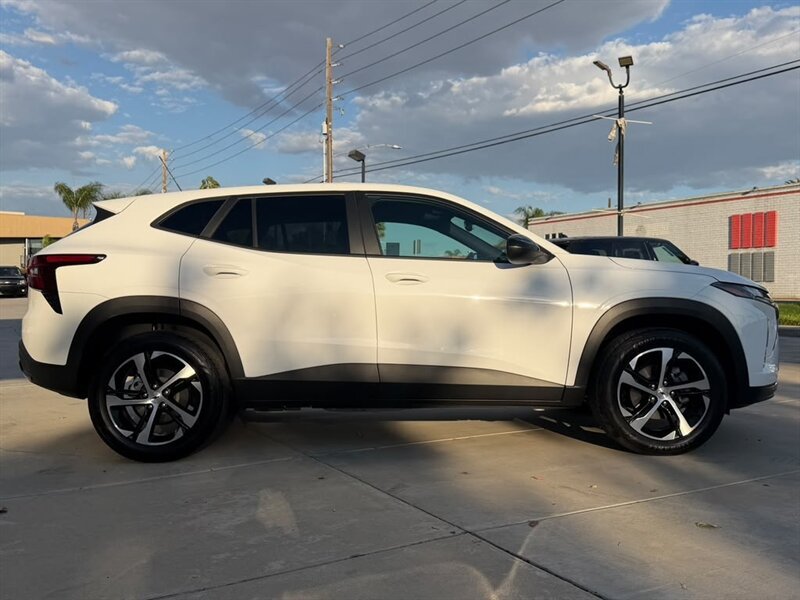Used 2025 Chevrolet Trax RS FWD image 5