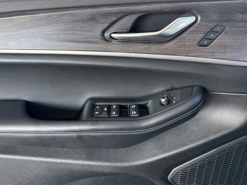 Used 2024 Jeep Grand Cherokee Limited image 15