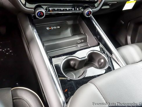 New 2026 Chevrolet Suburban Premier image 21