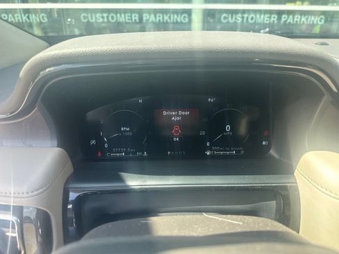 Used 2023 Lincoln Nautilus Reserve w/ Equipment Group 202A AWD/4WD image 10
