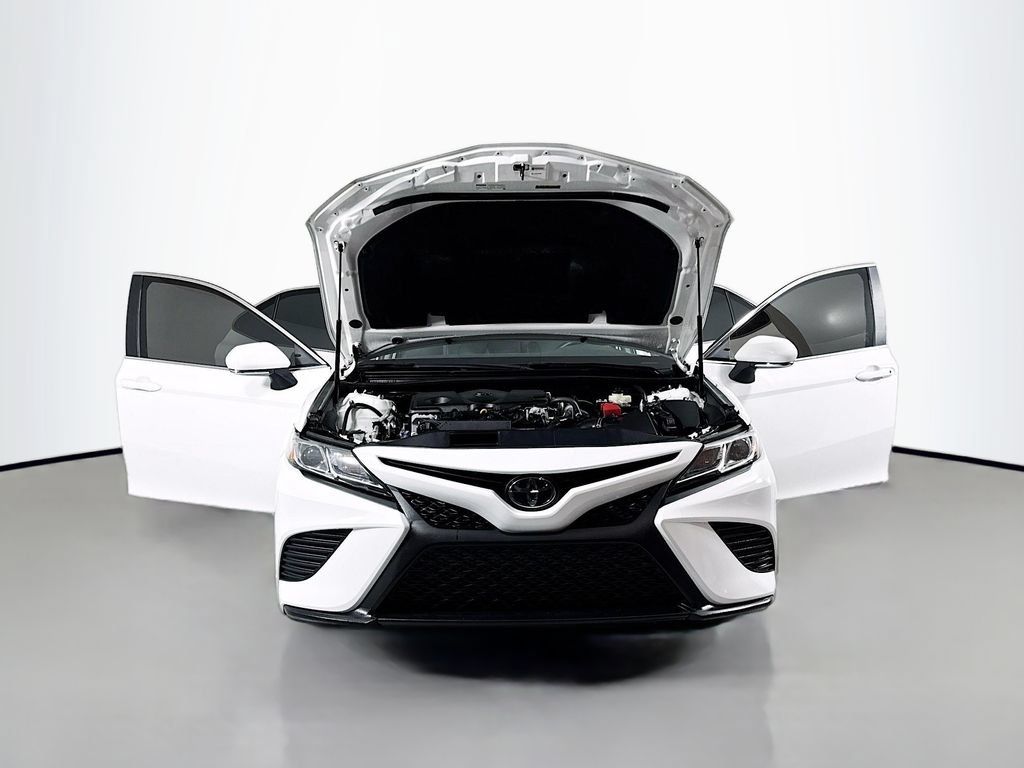 Used 2018 Toyota Camry SE w/ Moonroof Package FWD image 18