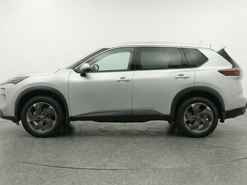 Used 2025 Nissan Rogue SV FWD image 5