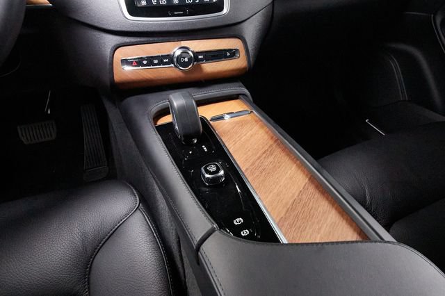 Certified 2024 Volvo XC90 T8 Plus w/ Protection Package Premier AWD/4WD image 9