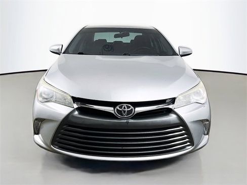 Used 2017 Toyota Camry XLE image 2