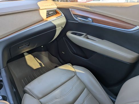 Certified 2018 Cadillac XT5 Platinum w/ Driver Assist Package image 15