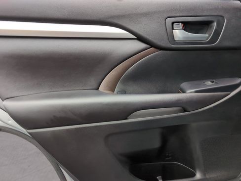 Used 2016 Toyota Highlander XLE image 35