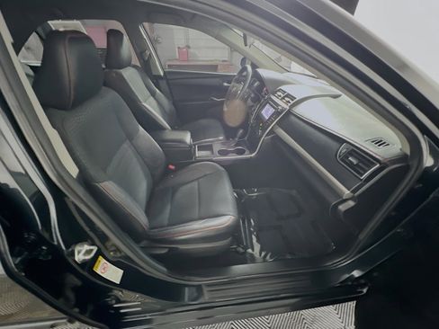 Used 2015 Toyota Camry SE FWD image 31