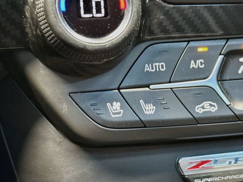 Used 2016 Chevrolet Corvette Z06 w/ 3LZ Preferred Equipment Group RWD image 24