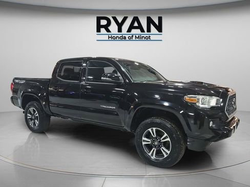 Used 2018 Toyota Tacoma TRD Sport image 12