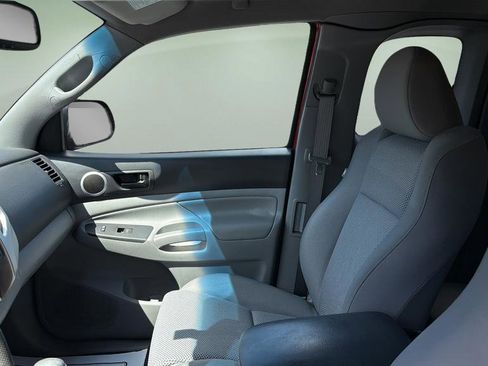 Used 2012 Toyota Tacoma 4x4 Access Cab V6 w/ TRD Sport Pkg image 12