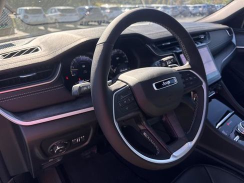 New 2025 Jeep Grand Cherokee Limited image 12
