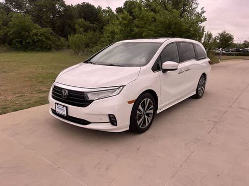 Used 2023 Honda Odyssey Touring image 2