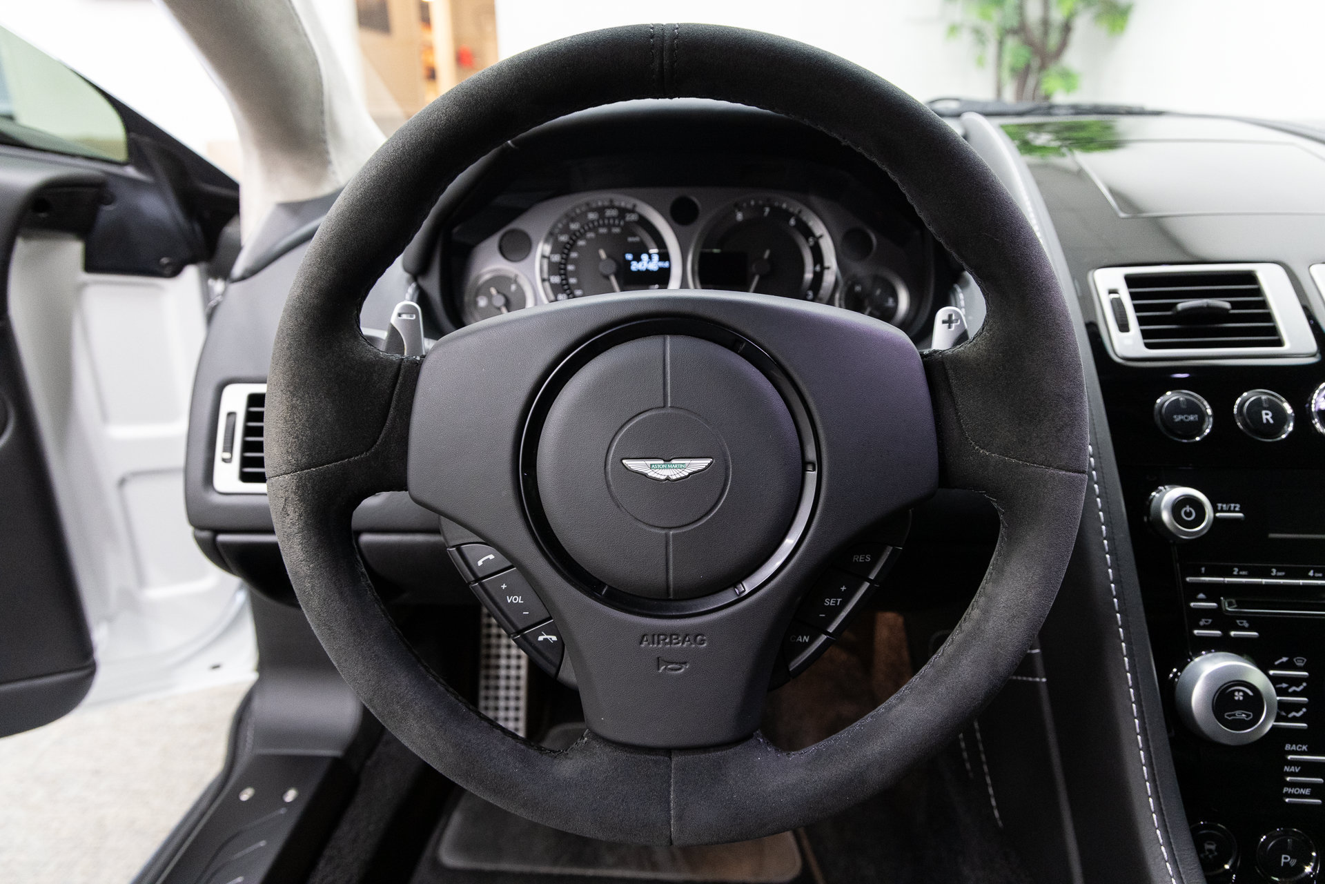 Used 2011 Aston Martin V8 Vantage S RWD image 13