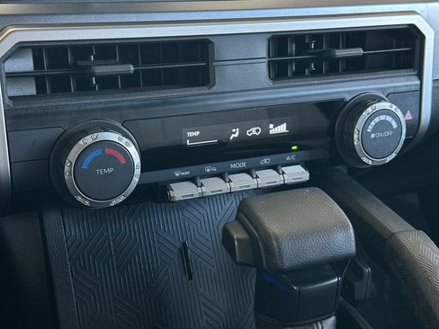 Used 2025 Toyota 4Runner SR5 AWD/4WD image 19