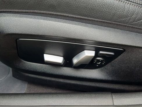 Used 2021 BMW 530e xDrive w/ M Sport Package image 11