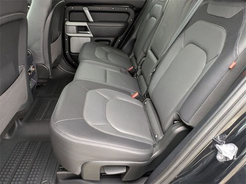 Used 2023 Land Rover Defender 130 X-Dynamic SE image 15