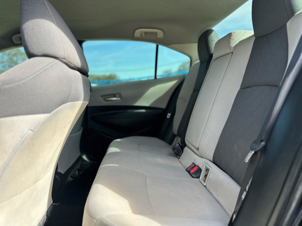 Used 2020 Toyota Corolla LE FWD image 14